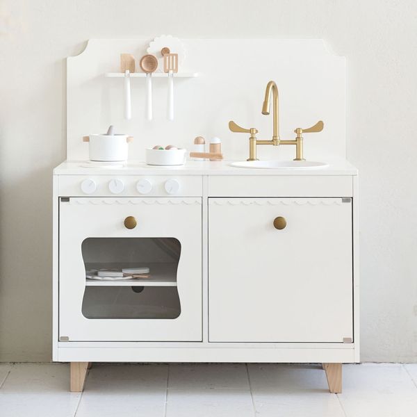 Cuisine en bois blanc enfant sorbier par Petite Amélie
